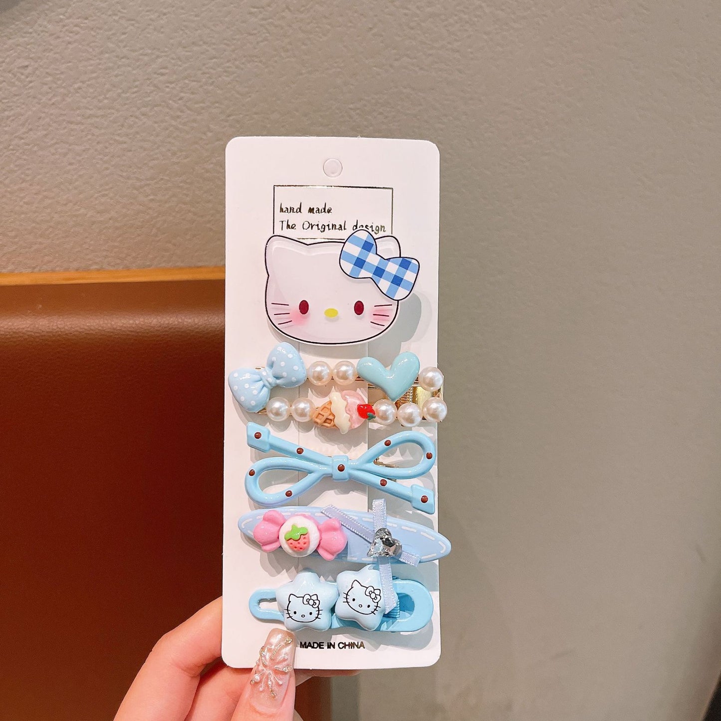 Kids Hair Clips Cute Cartoon KT Cat Flyaway Clips New Girls Bangs Clips Gentle No-Damage Side Hair Clips Baby Hair Accessories
